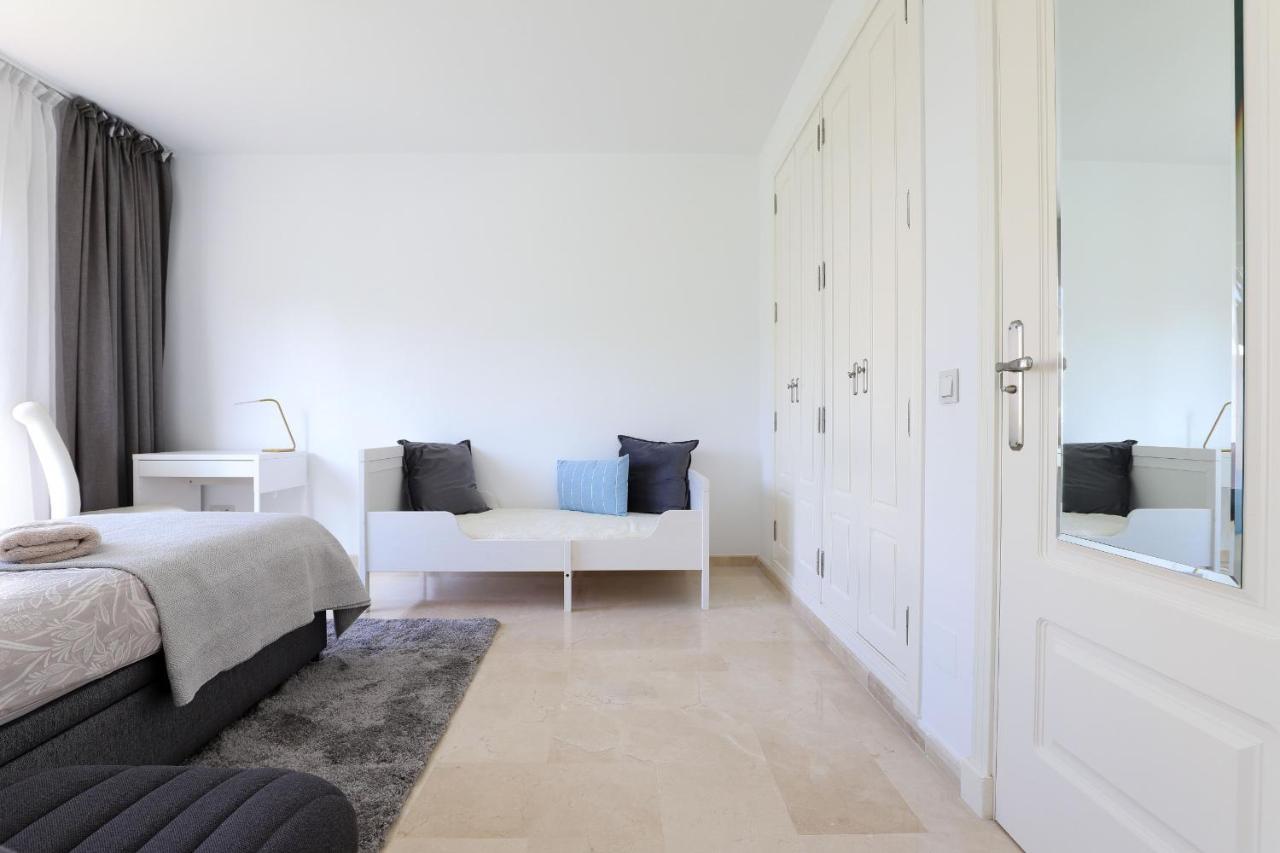 Beachfront Luxury - Monteros Palm Apartment