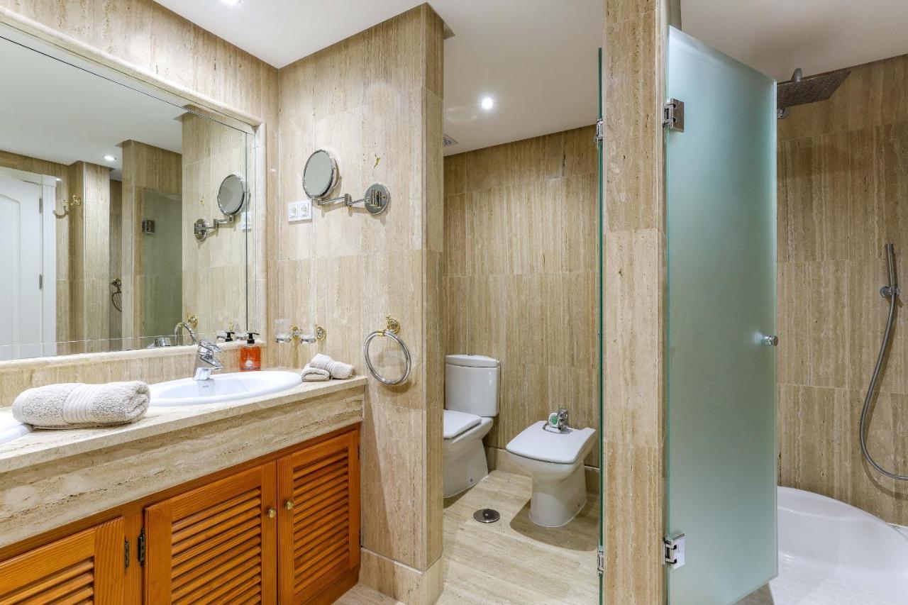 Beachfront Luxury - Monteros Palm Apartment