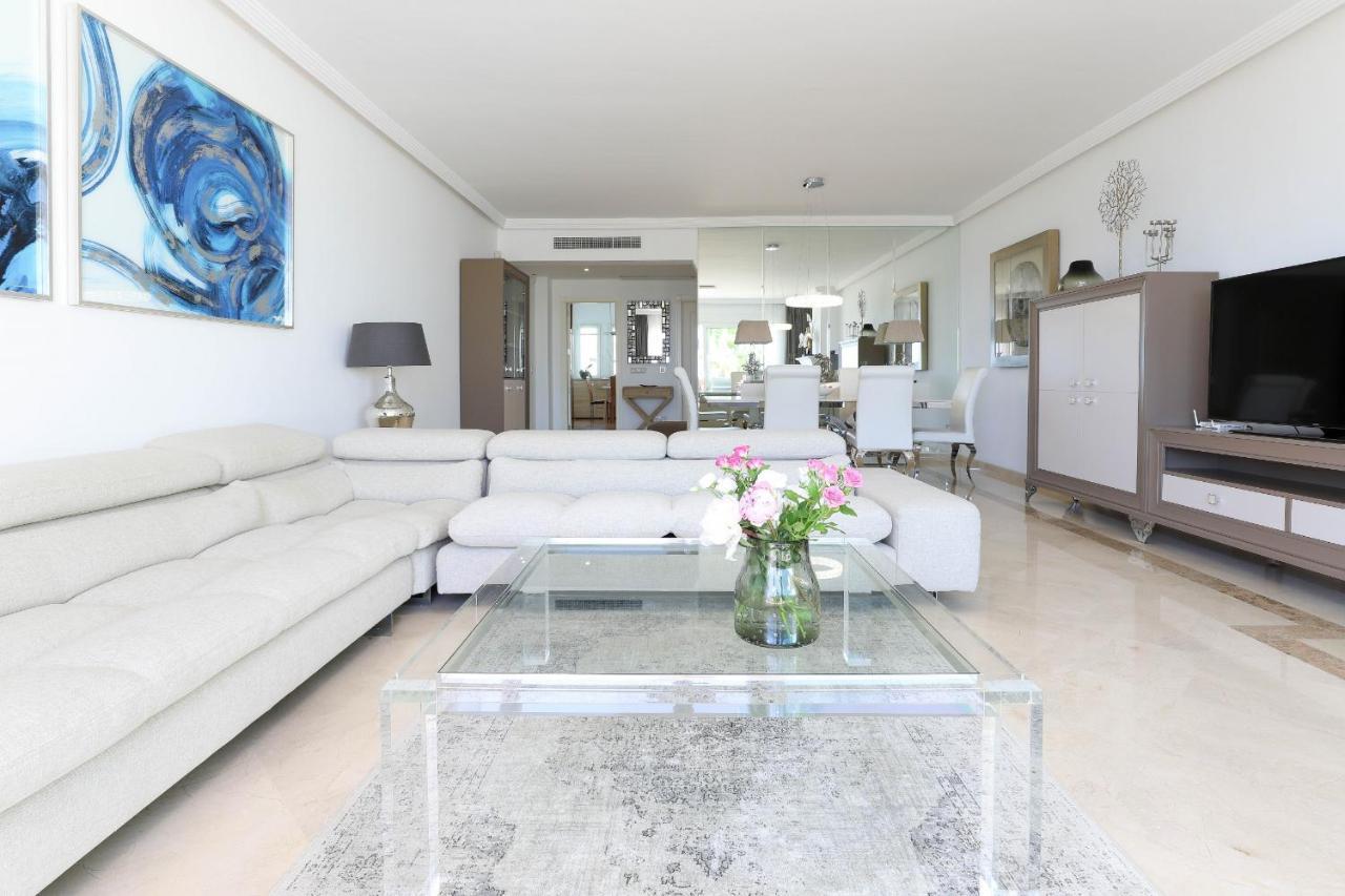 Beachfront Luxury - Monteros Palm Apartment