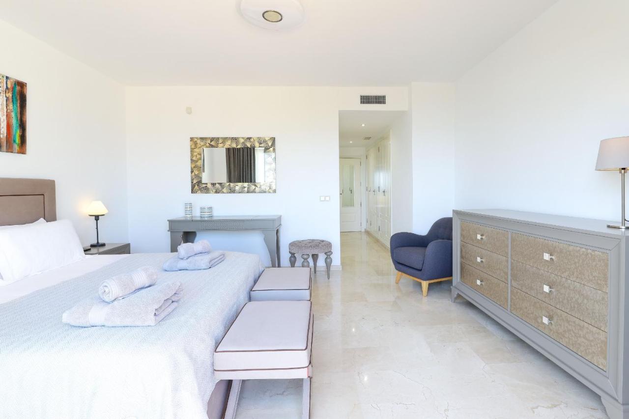 Beachfront Luxury - Monteros Palm Apartment Marbella