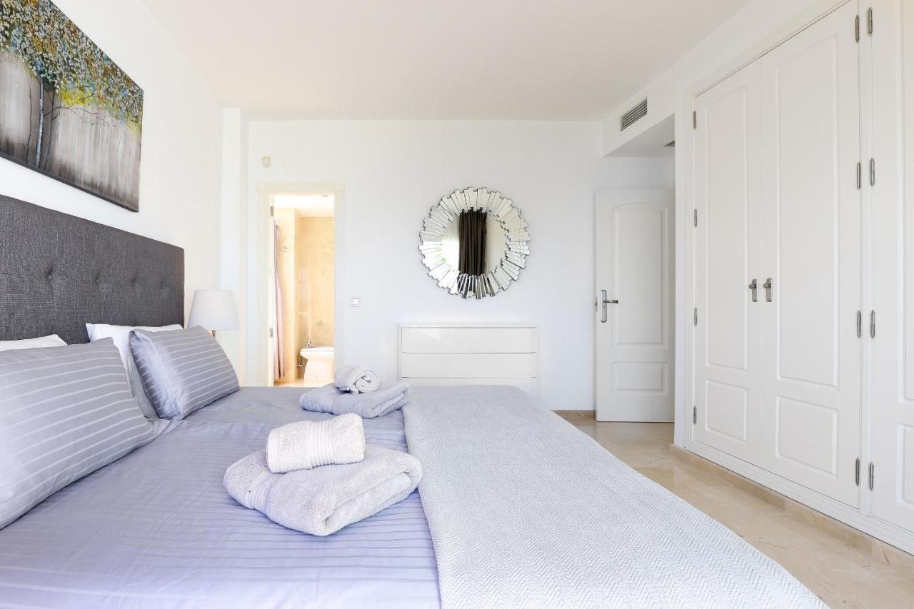 Beachfront Luxury - Monteros Palm Apartment Marbella