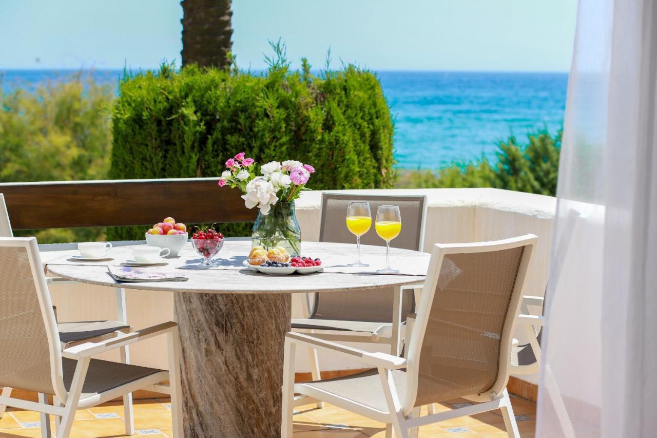 Beachfront Luxury - Monteros Palm Apartment